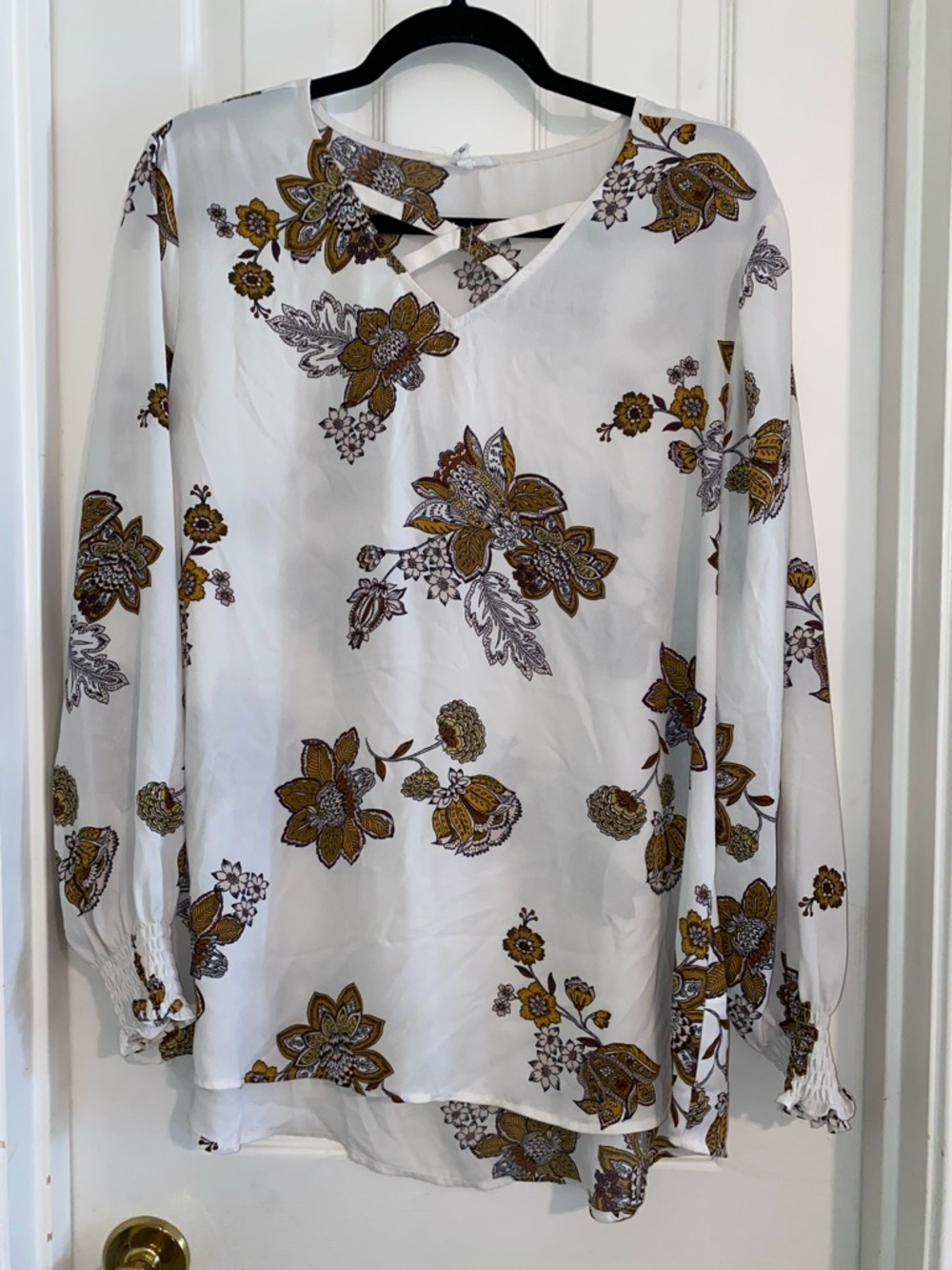 Maurices White‎ Floral V-Neck Long-Sleeve Blouse